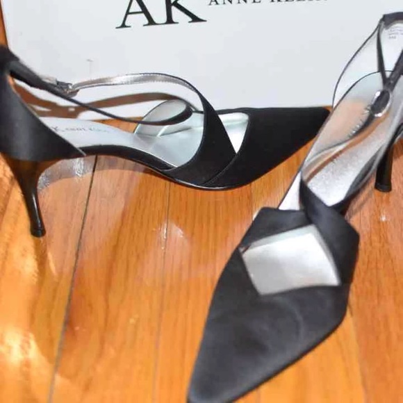 Shoes - Anne Klein satin pumps size 8